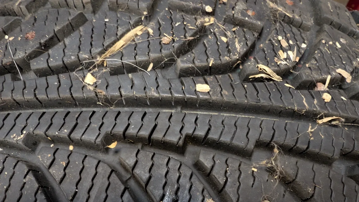 255/50R19 Studded Winter Tire image indicator(5)