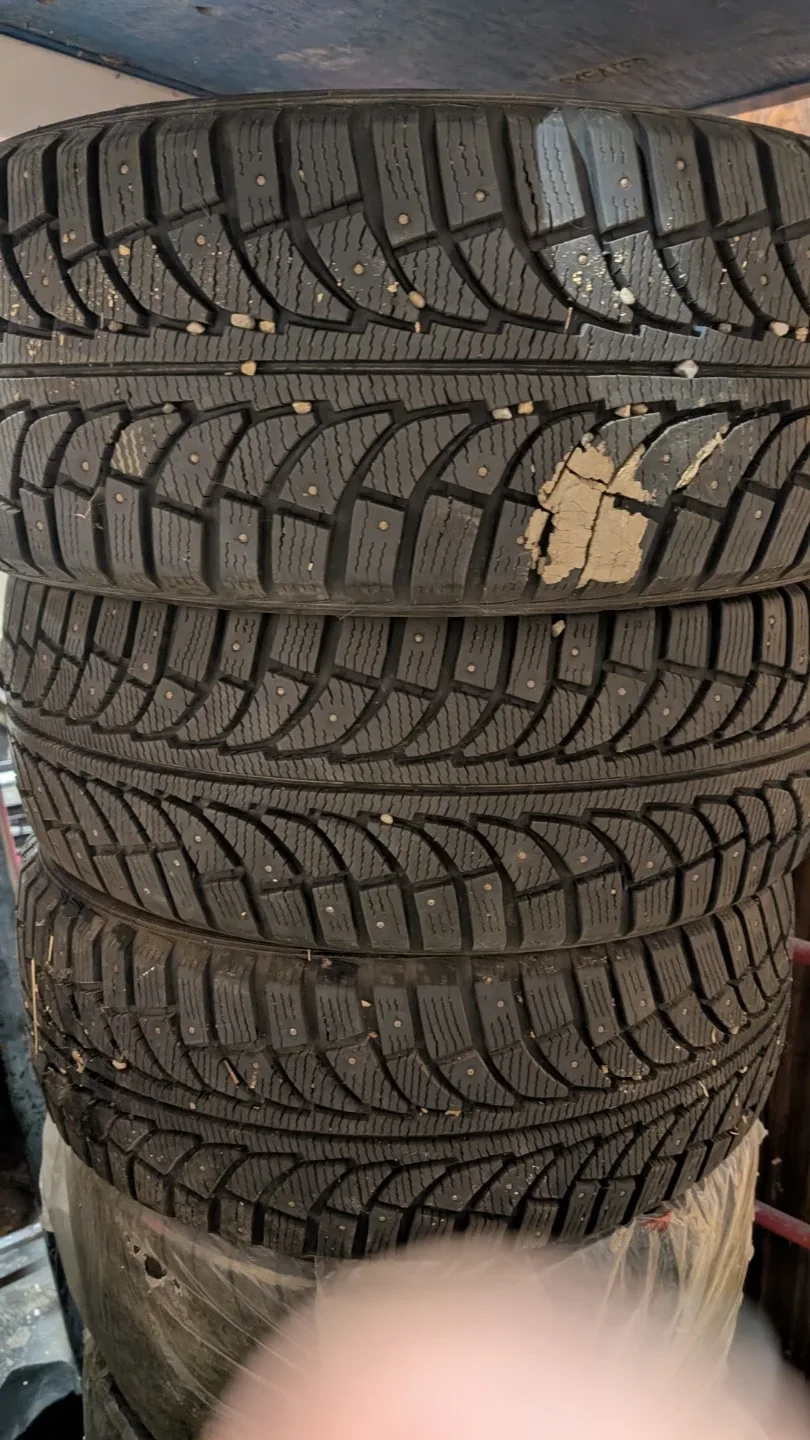 255/50R19 Studded Winter Tire image indicator(6)