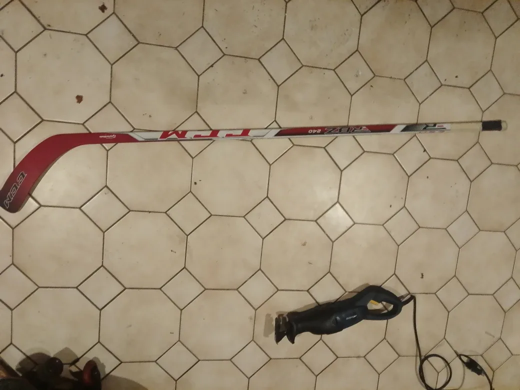 CCM Ribcor 240 Hockey Stick image indicator(2)