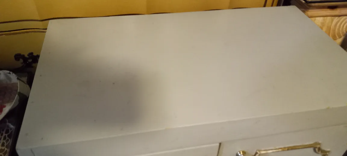 Cabinet with Gold Trim image indicator(3)