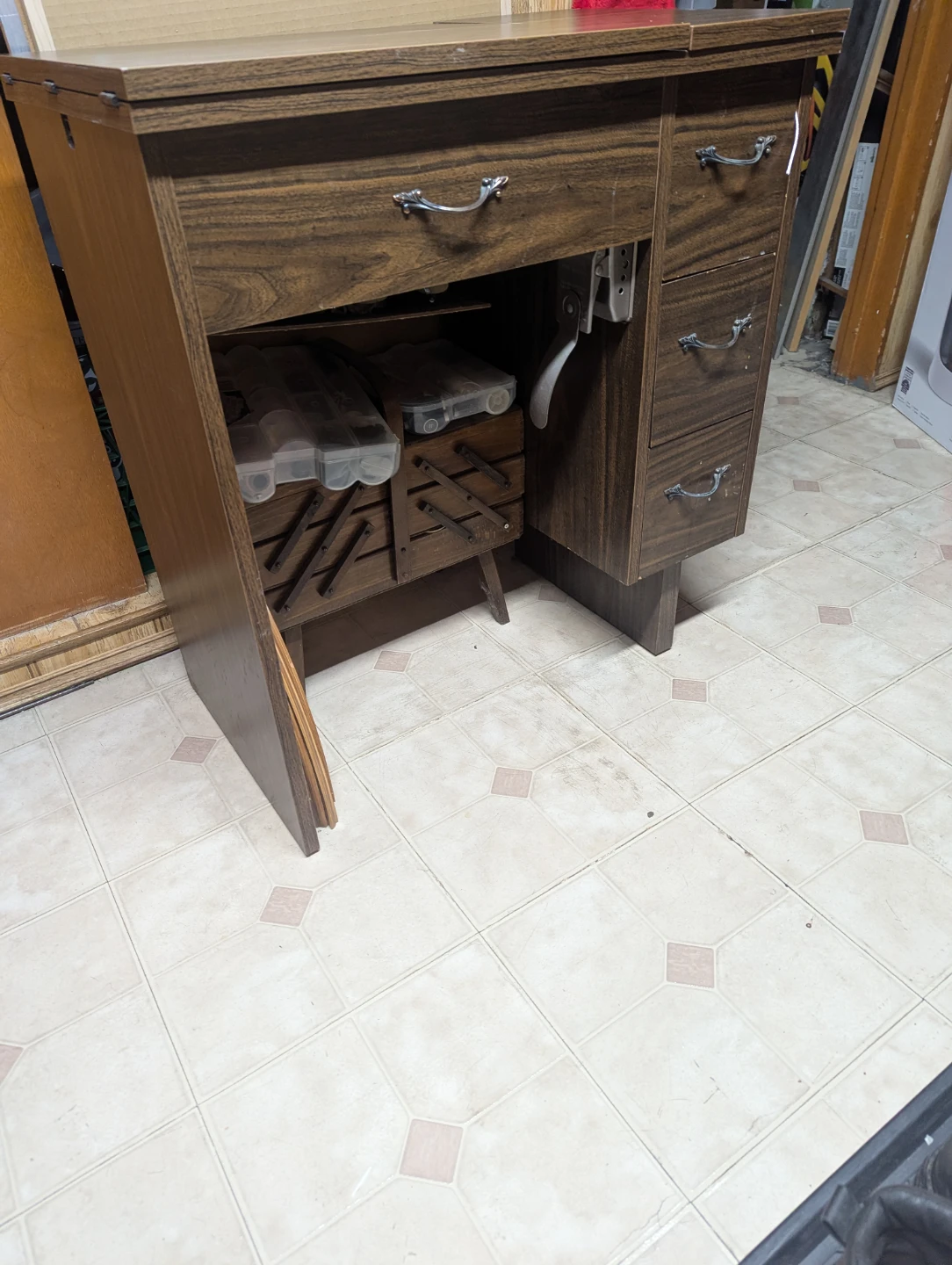 Vintage Imperial sewing machine - photo 2