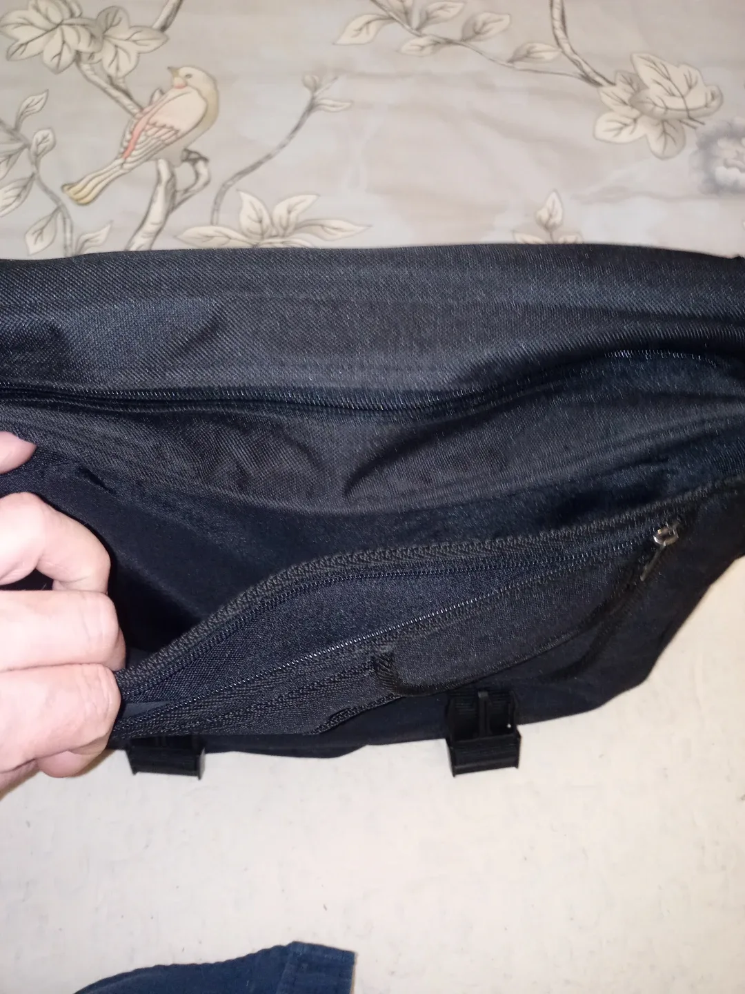 Sun Life Financial Laptop Shoulder Bag image indicator(4)