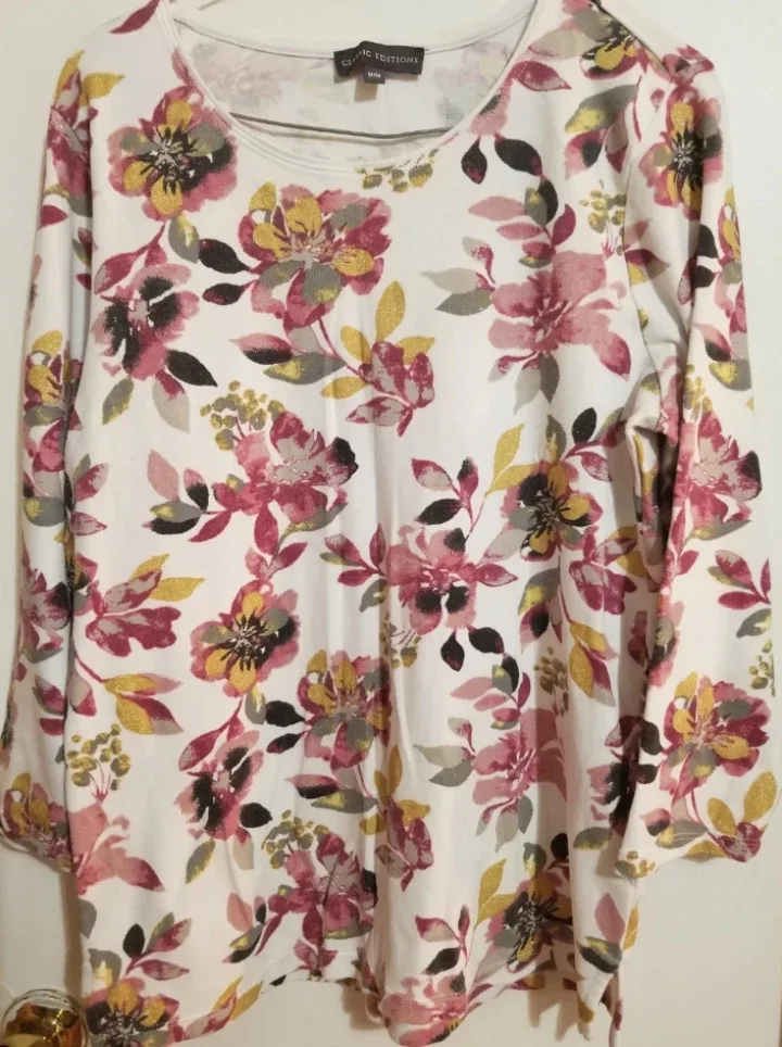 Classic Editions Floral Top - Size M