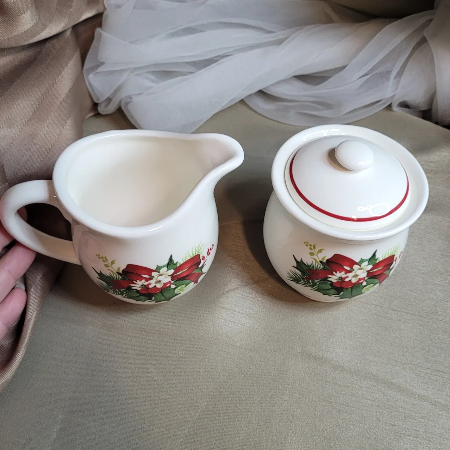 Beautiful Brand New Holiday Christmas Cream & Sugar Set no box image indicator(5)