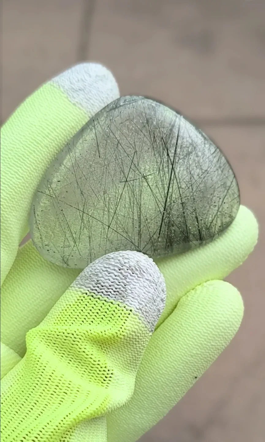 195 CTS Rutile Quartz, Cut And Polished Heart Shape, 4x2.5x1 cm image indicator(4)