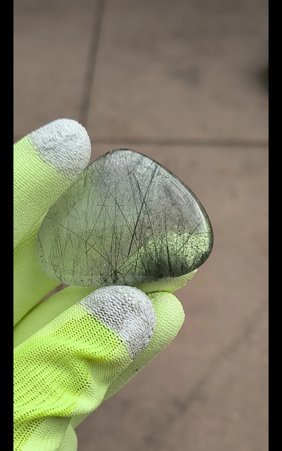 195 CTS Rutile Quartz, Cut And Polished Heart Shape, 4x2.5x1 cm - photo 5