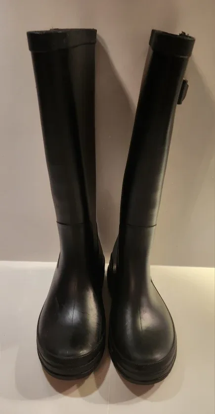 Black Rain Boots Size 6 (fit is small)