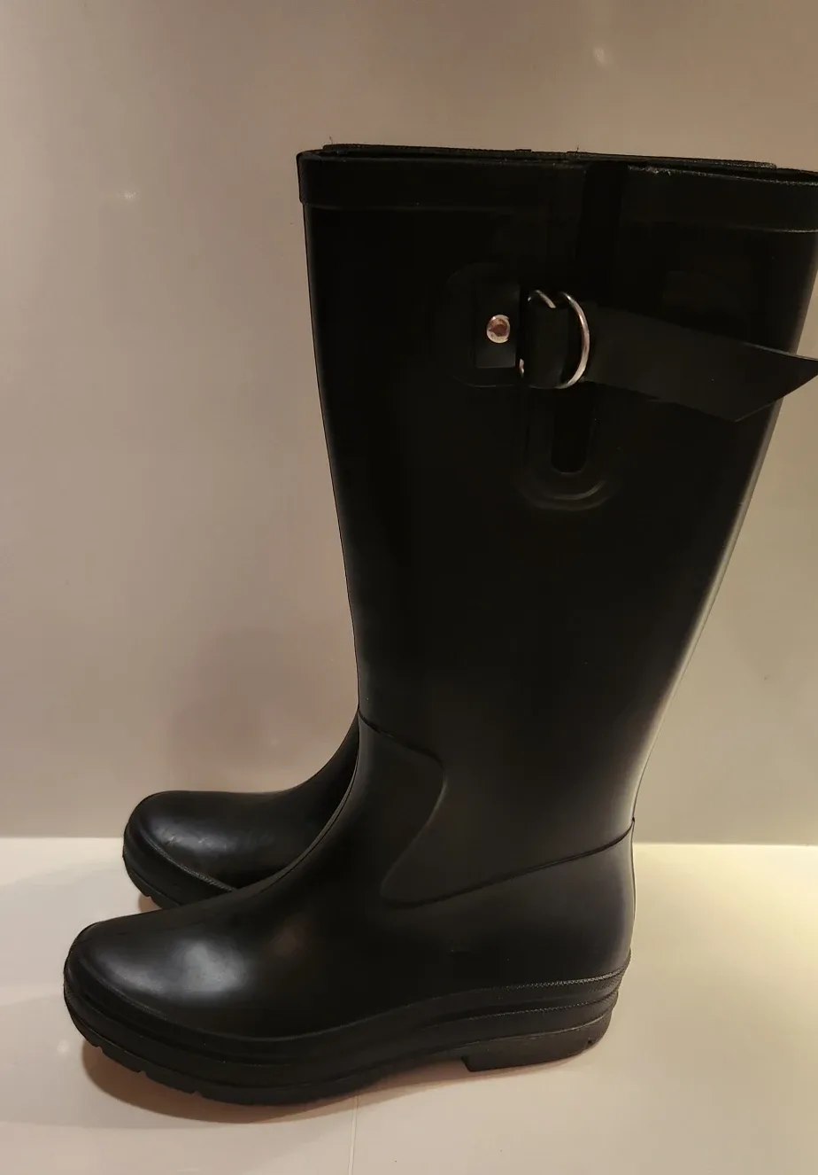 Black Rain Boots Size 6 (fit is small) image indicator(3)