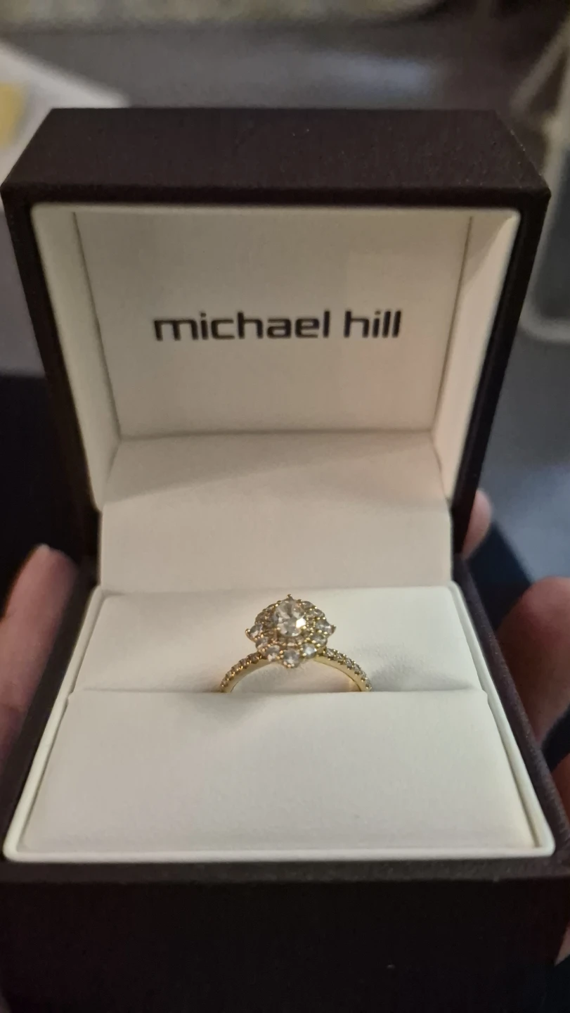18k Yellow Gold Marquise Diamond Ring. 0.92 Carat TW Diamonds