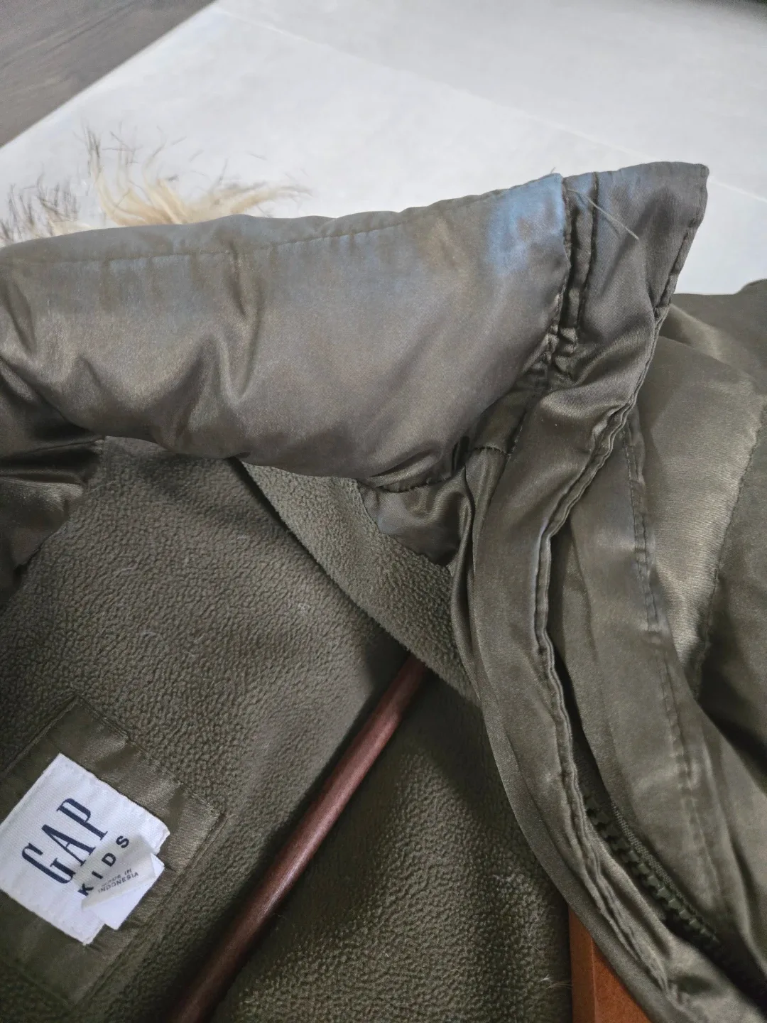 GAP Kids Puffer Jacket - Size M image indicator(4)