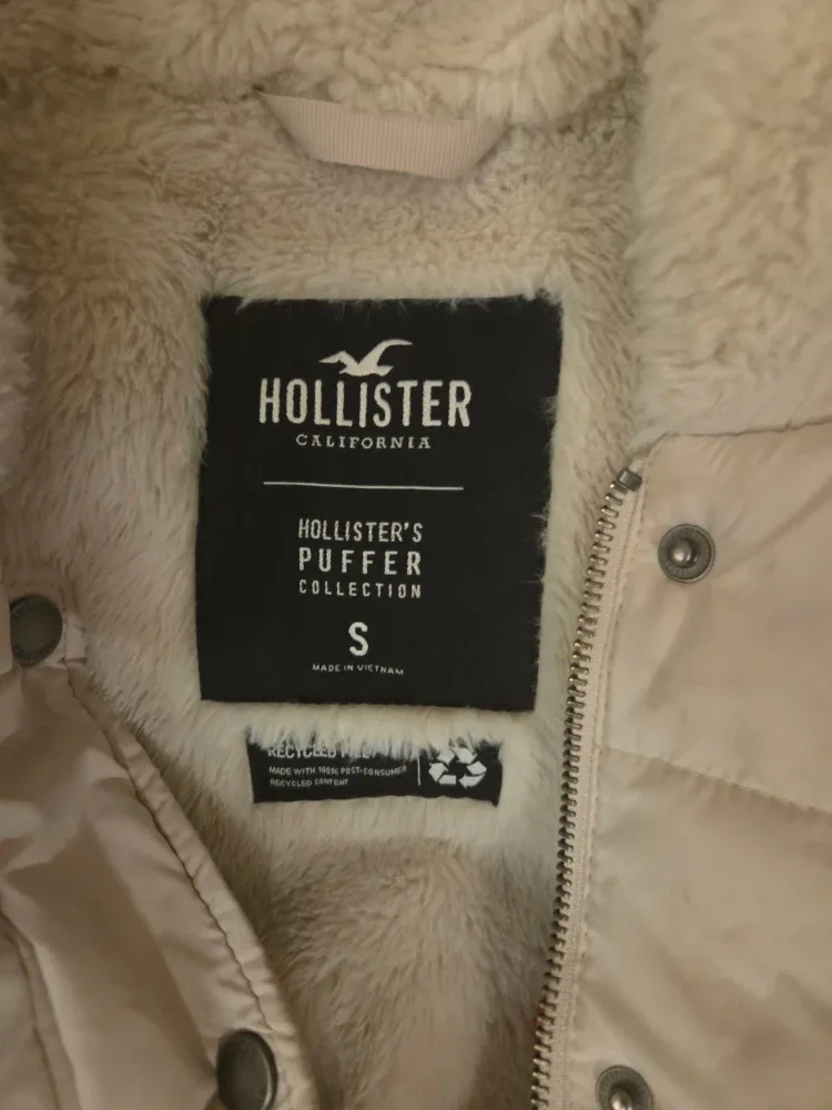 Hollister Puffer Jacket - Size Small image indicator(2)