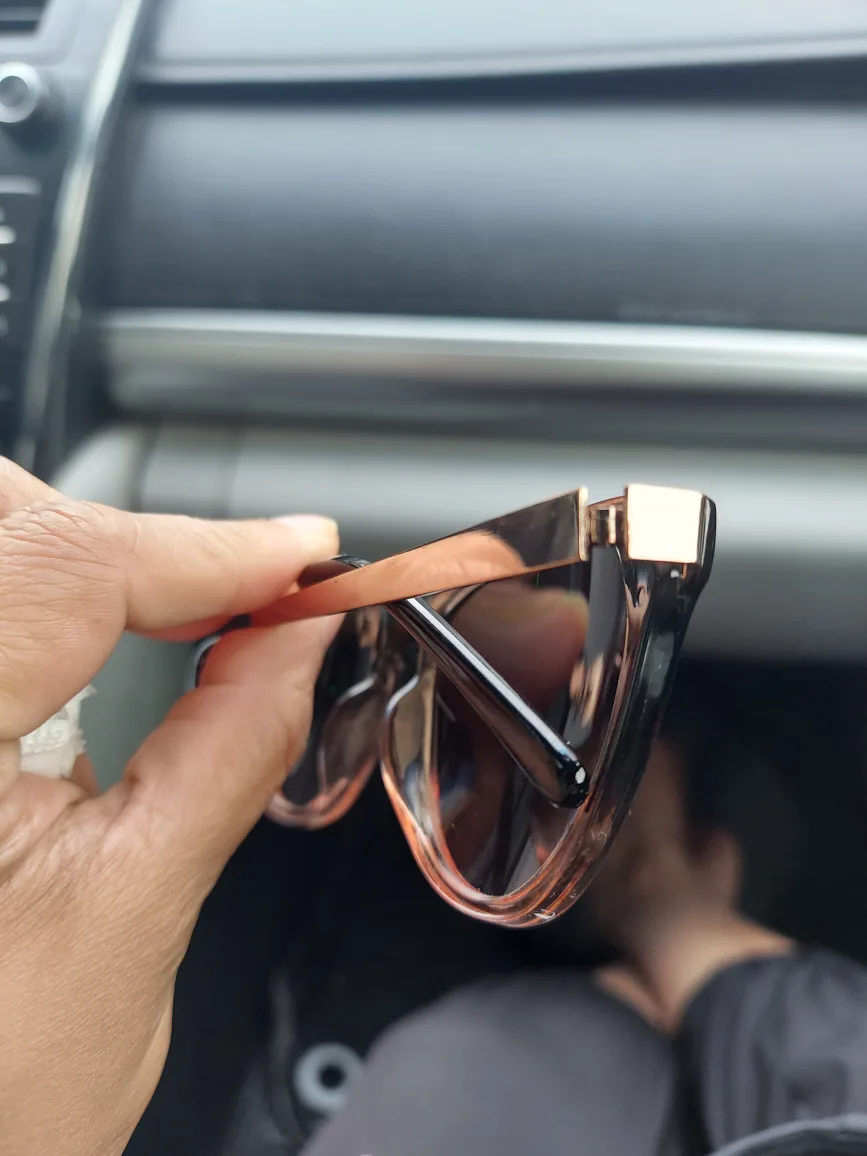 Sunglasses - Black and Peach image indicator(2)