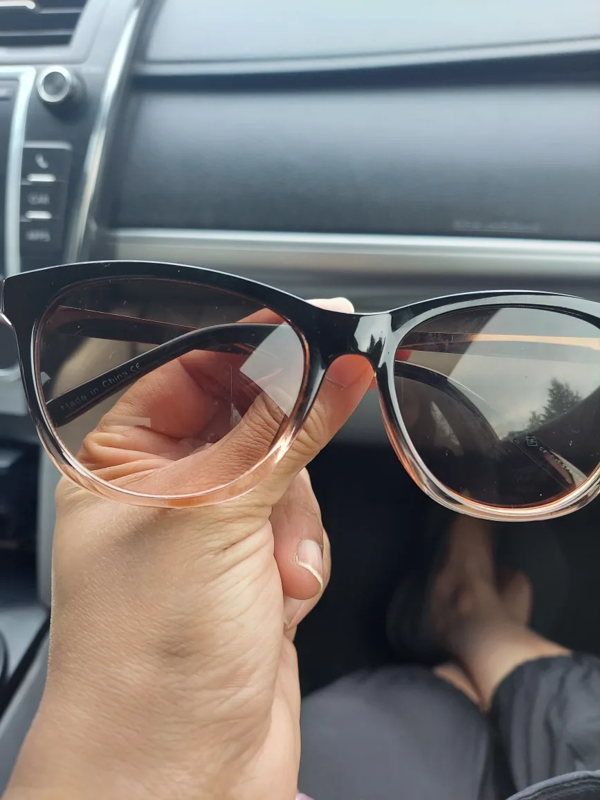 Sunglasses - Black and Peach image indicator(3)