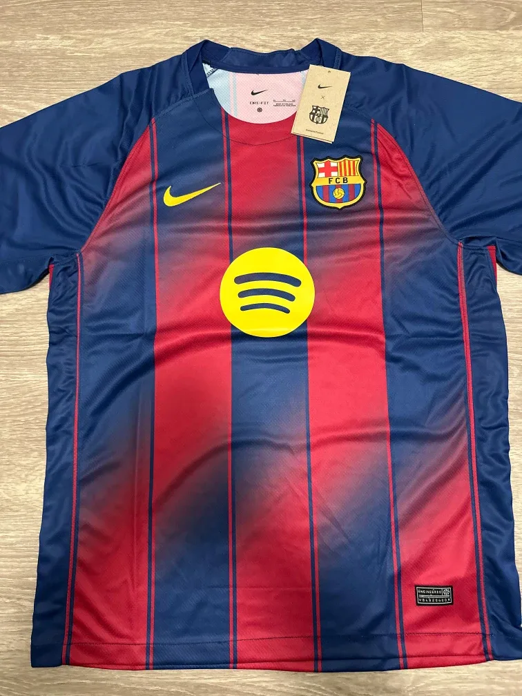 New Nike FC Barcelona Jersey - Size M image indicator(3)