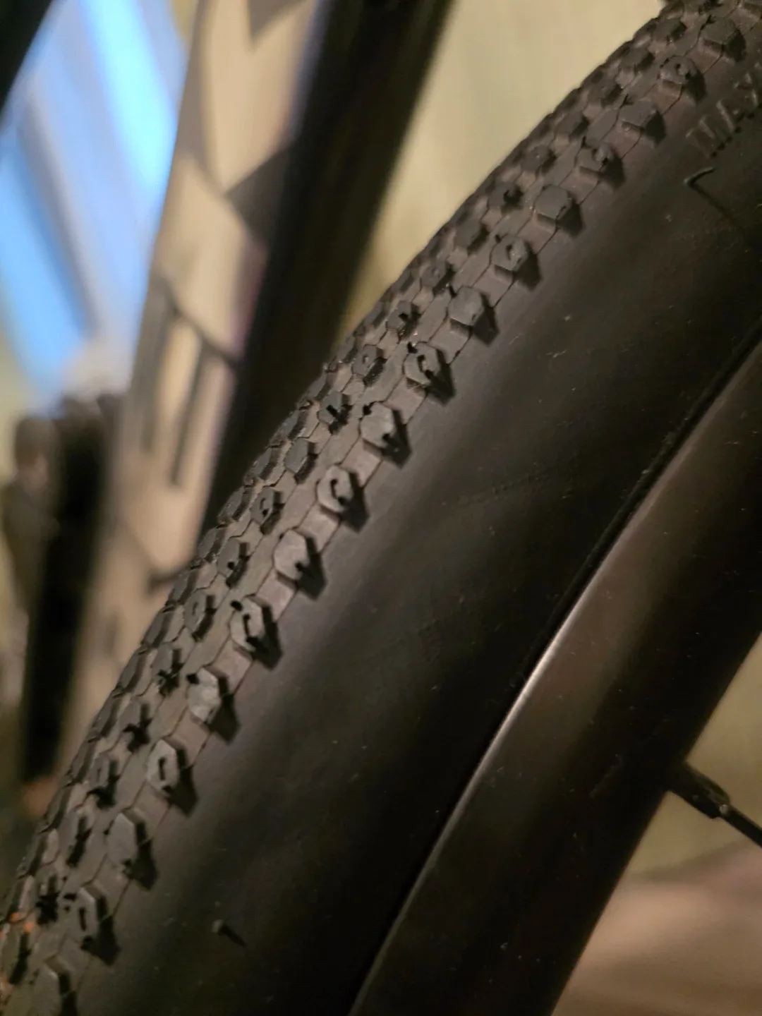 Bicycle Trek FX4 - Carbon Fiber frame, Shimano Diore, 29" image indicator(9)