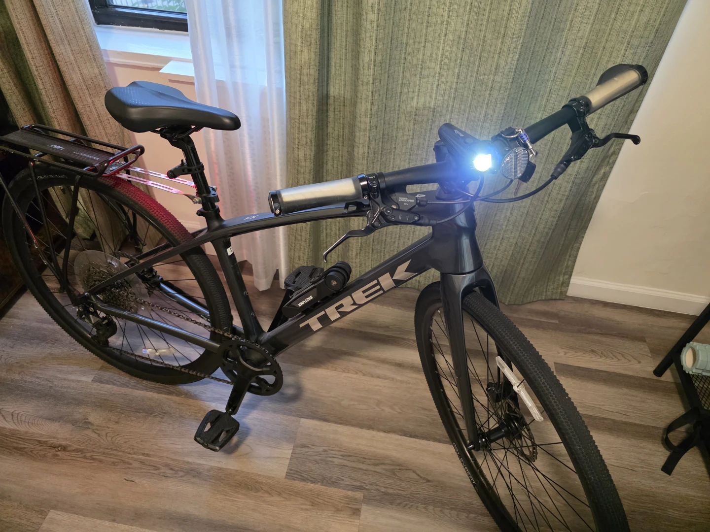 Bicycle Trek FX4 - Carbon Fiber frame, Shimano Diore, 29"
