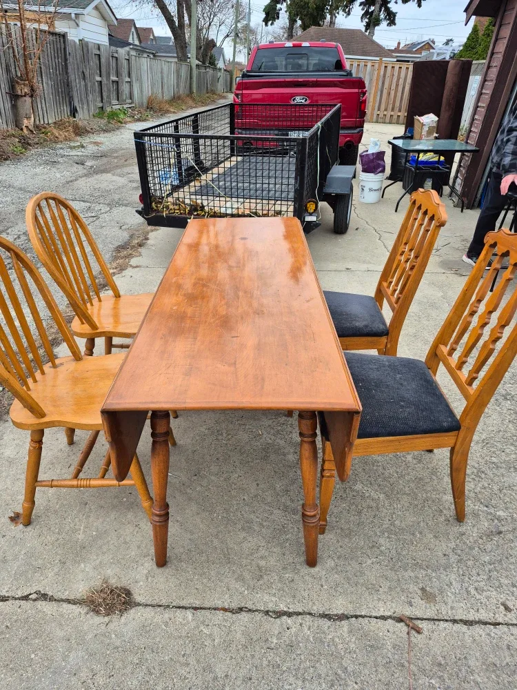 Drop Leaf Dining Table with 4 Chairs