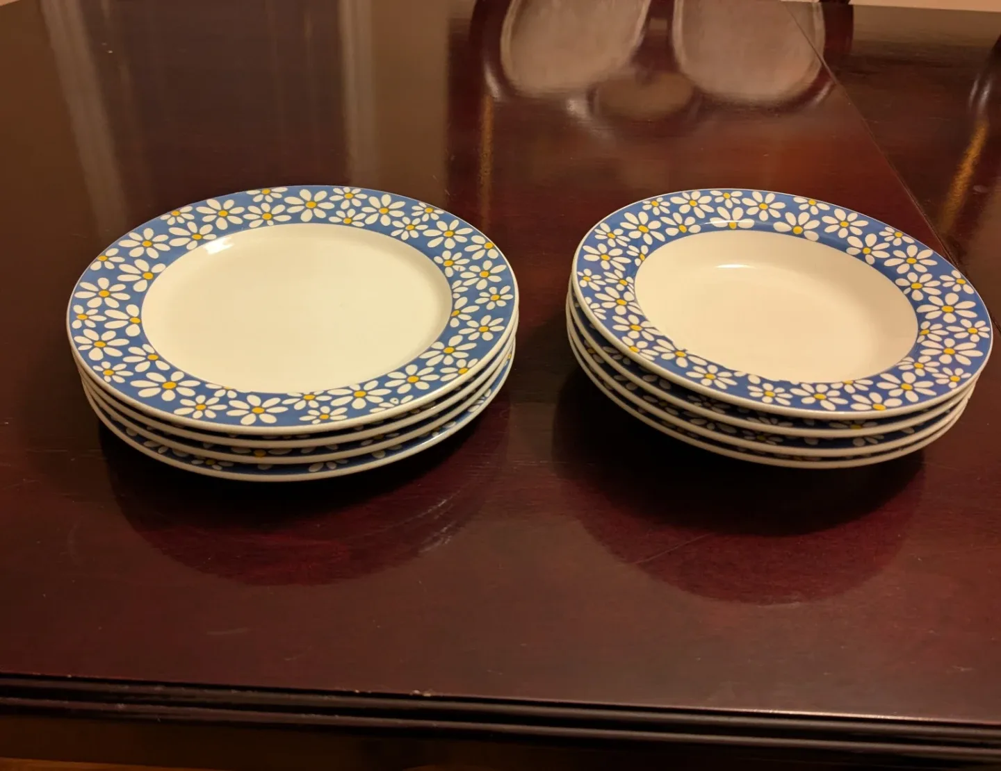 Daisy Patterned Plates