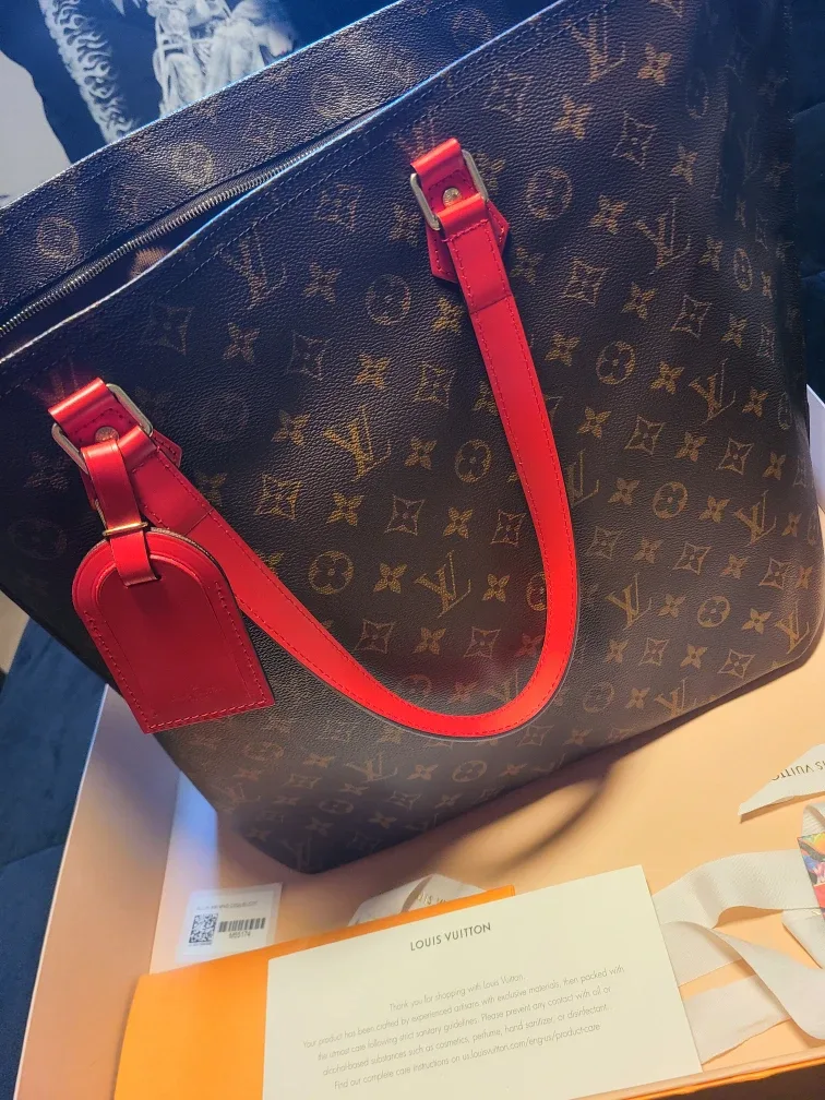 Louis Vuitton All In MM Tote image indicator(3)