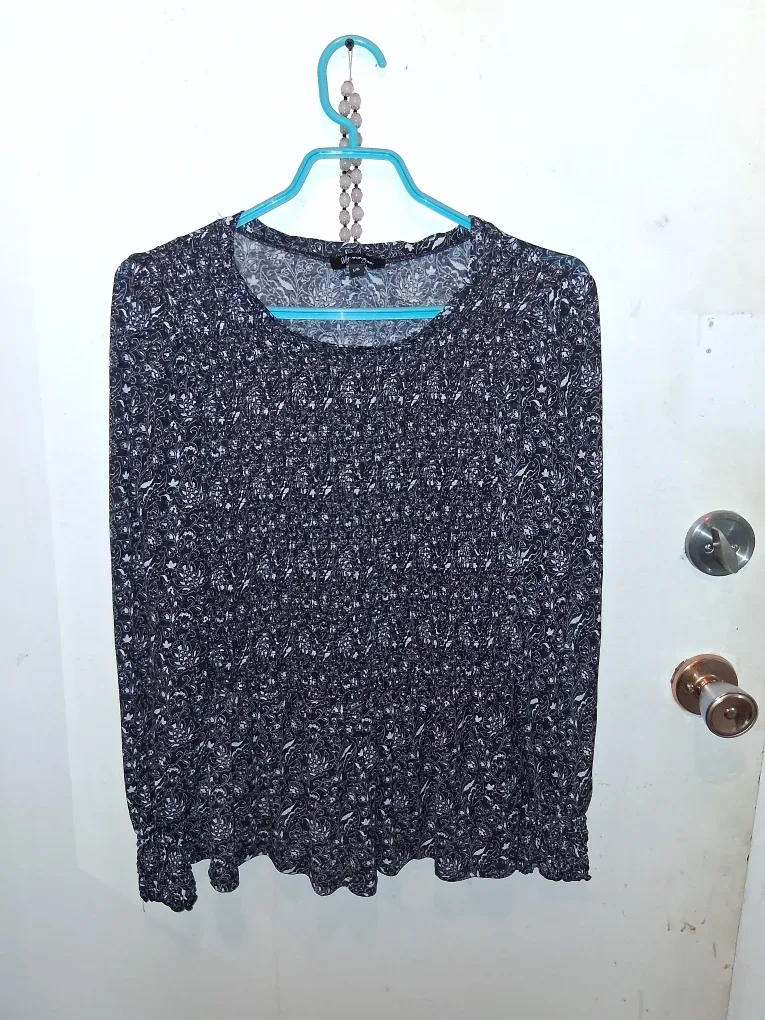 Lily Morgan Black & White Floral Top - Size L/G