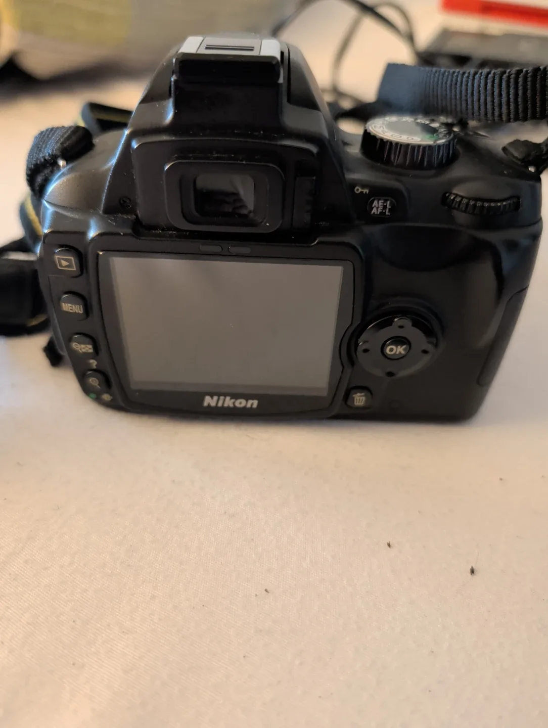 Nikon D60 DSLR Camera with 35mm Lens image indicator(4)