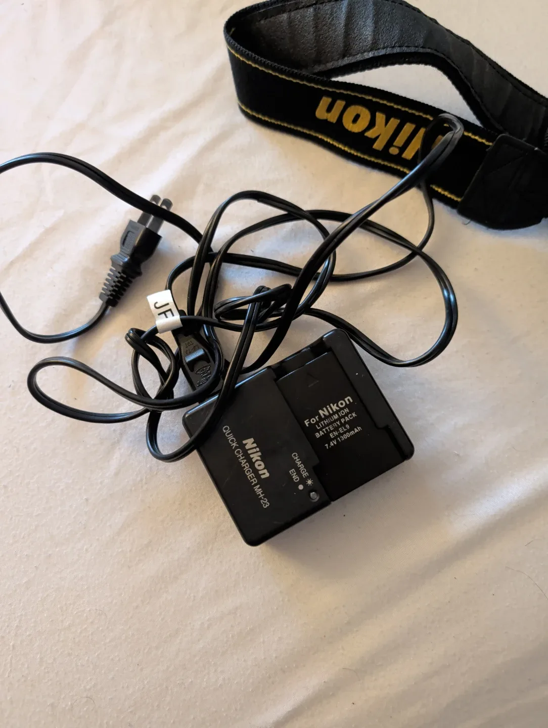 Nikon D60 DSLR Camera with 35mm Lens image indicator(5)