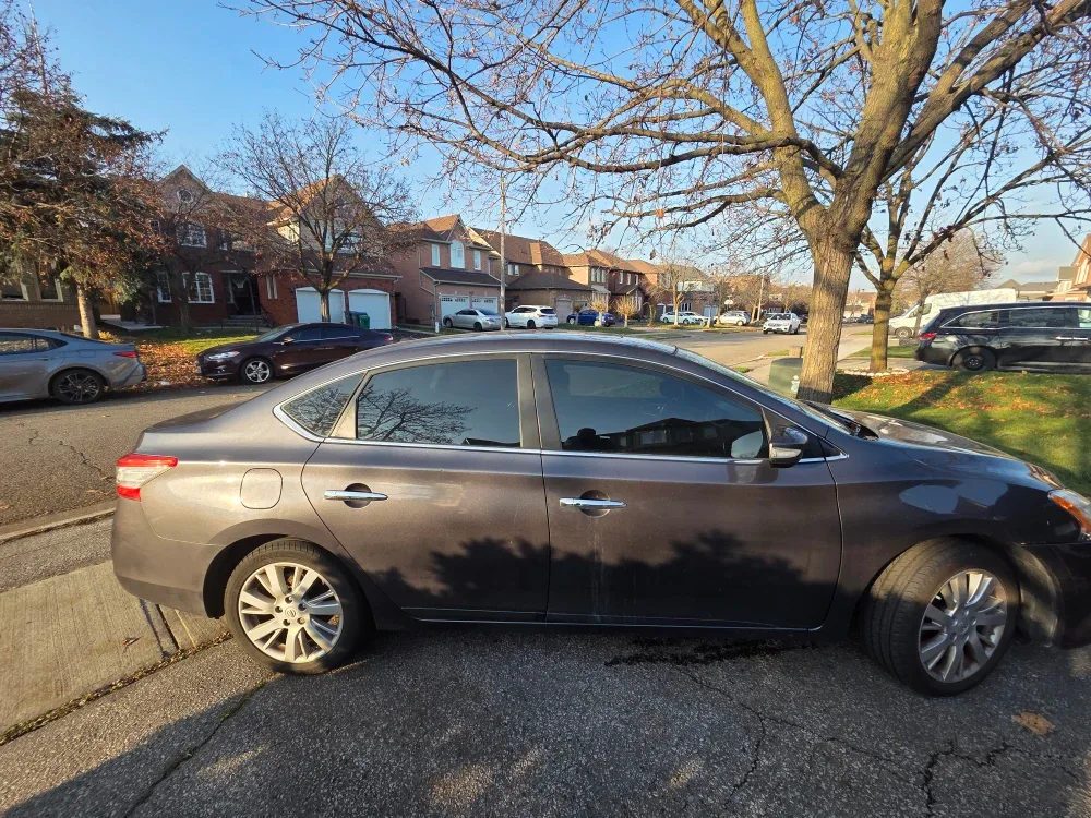 2015 Nissan Sentra SL Sedan Uses image indicator(2)