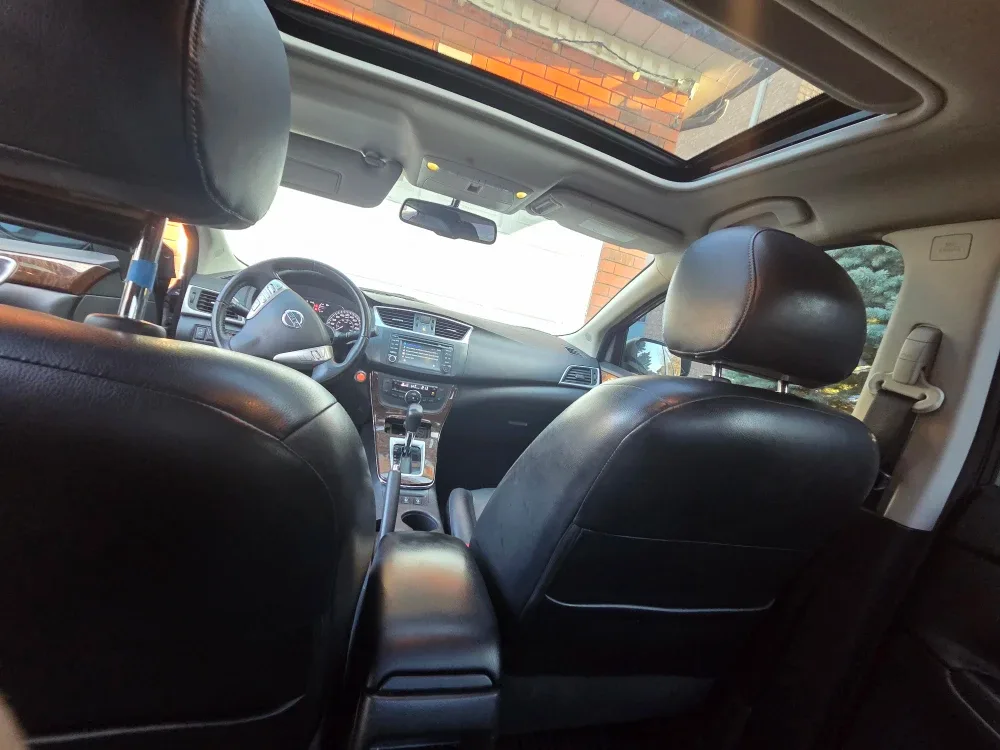 2015 Nissan Sentra SL Sedan Uses image indicator(3)