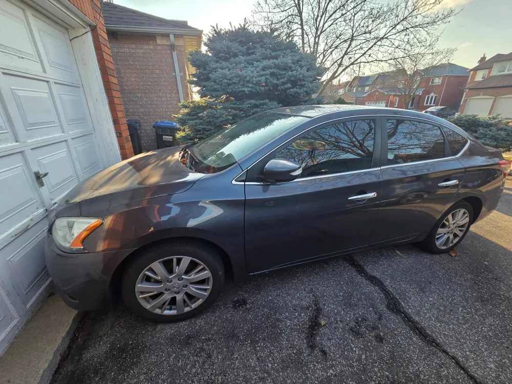 2015 Nissan Sentra SL Sedan Uses image indicator(4)