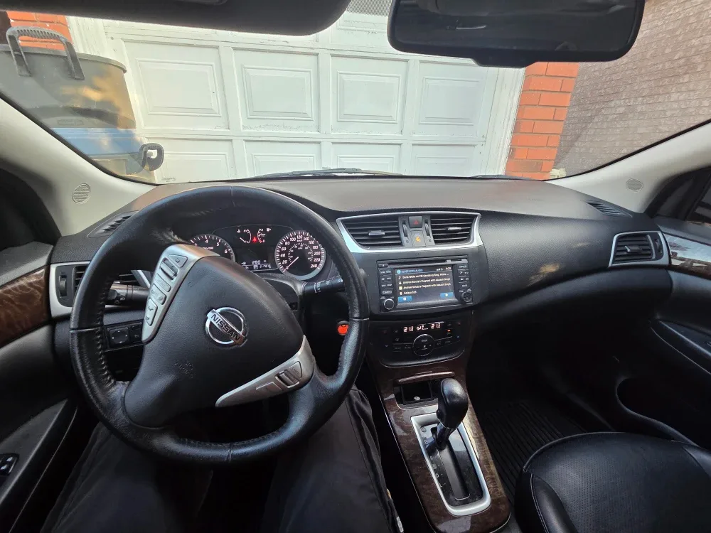 2015 Nissan Sentra SL Sedan Uses image indicator(5)