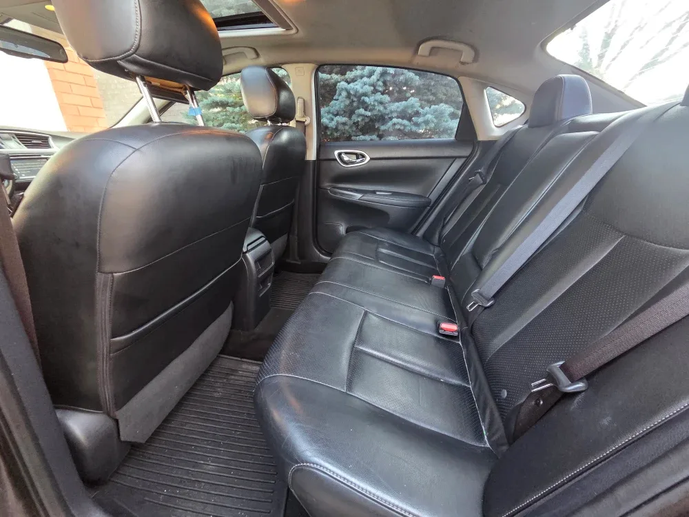 2015 Nissan Sentra SL Sedan Uses image indicator(8)