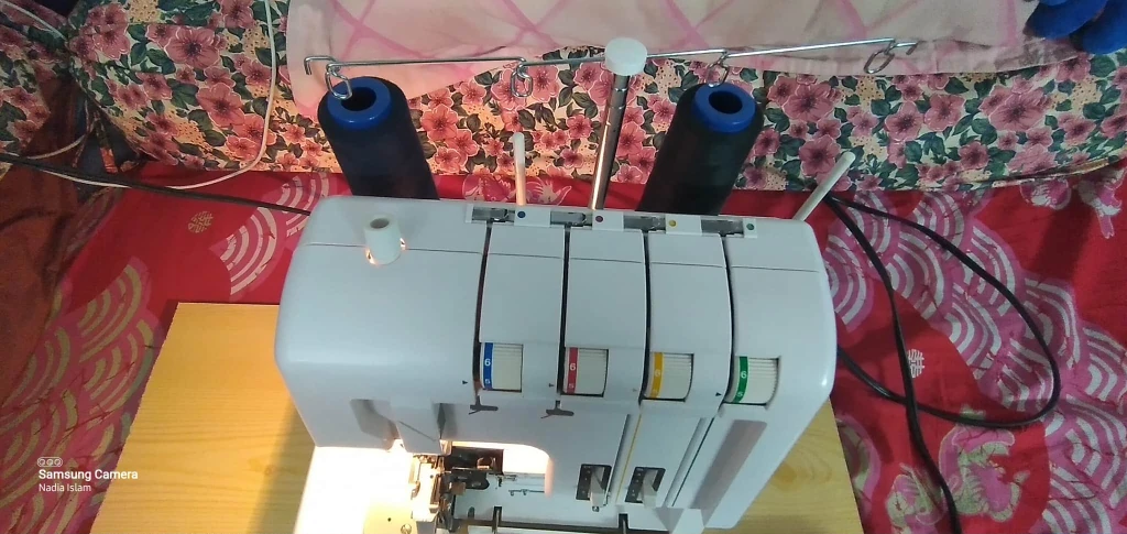 Elna 614DE Overlock Sewing Machine - photo 5