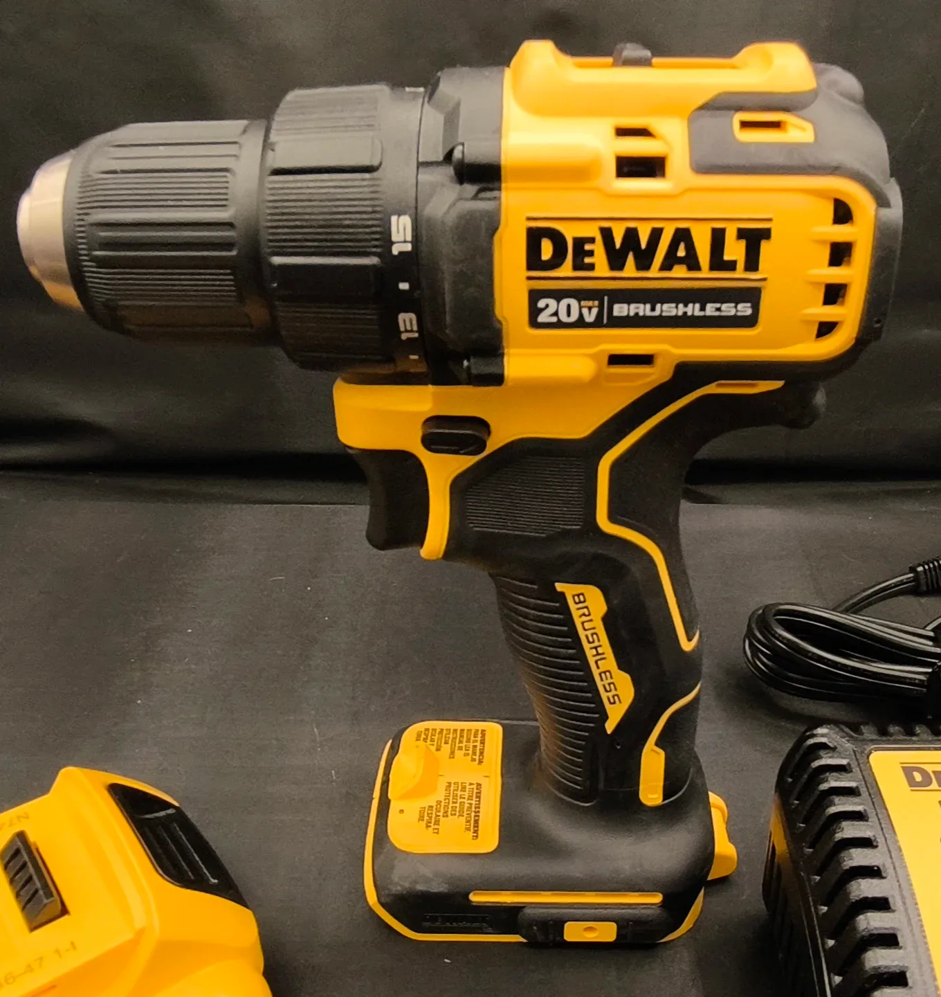 DeWalt DCD708 Cordless Drill Kit image indicator(3)