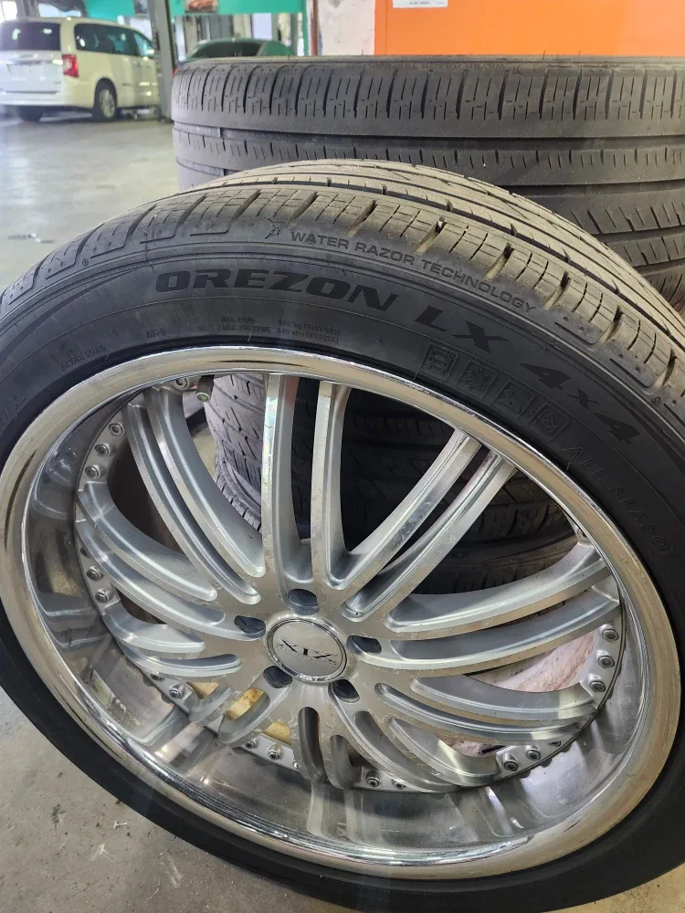 Set of 4 Orezon LX 275/40ZR22 Tires on 22" Rims