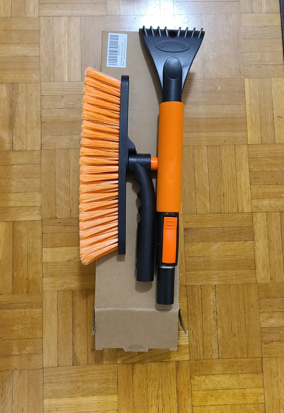 Car Snow Brush with Ice Scraper - Extendable image indicator(2)