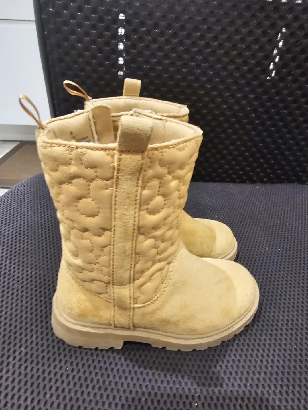 Old Navy Children's Suede Boots - Size 8 image indicator(2)