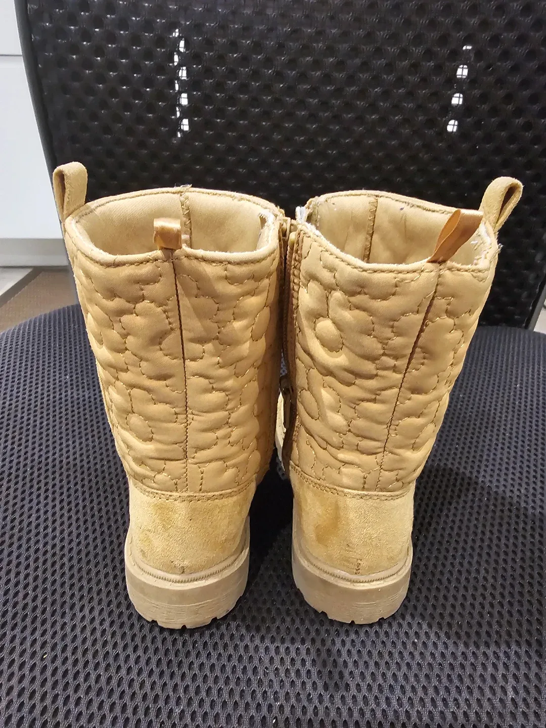 Old Navy Children's Suede Boots - Size 8 image indicator(3)