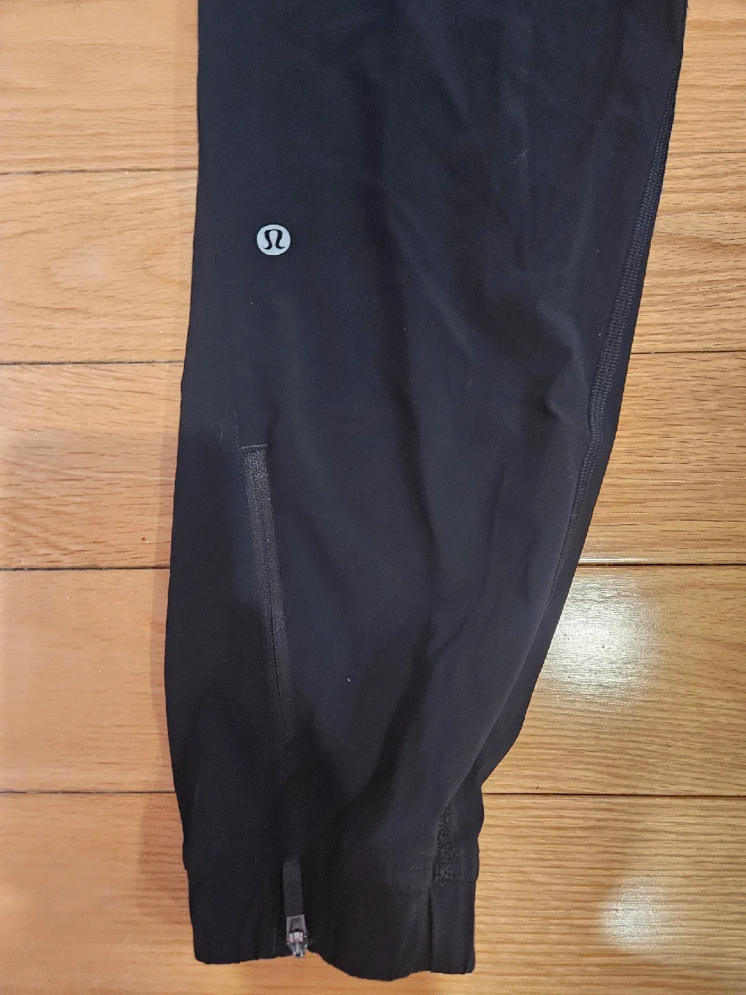 Lululemon Black Jogger Pants size 6 image indicator(2)