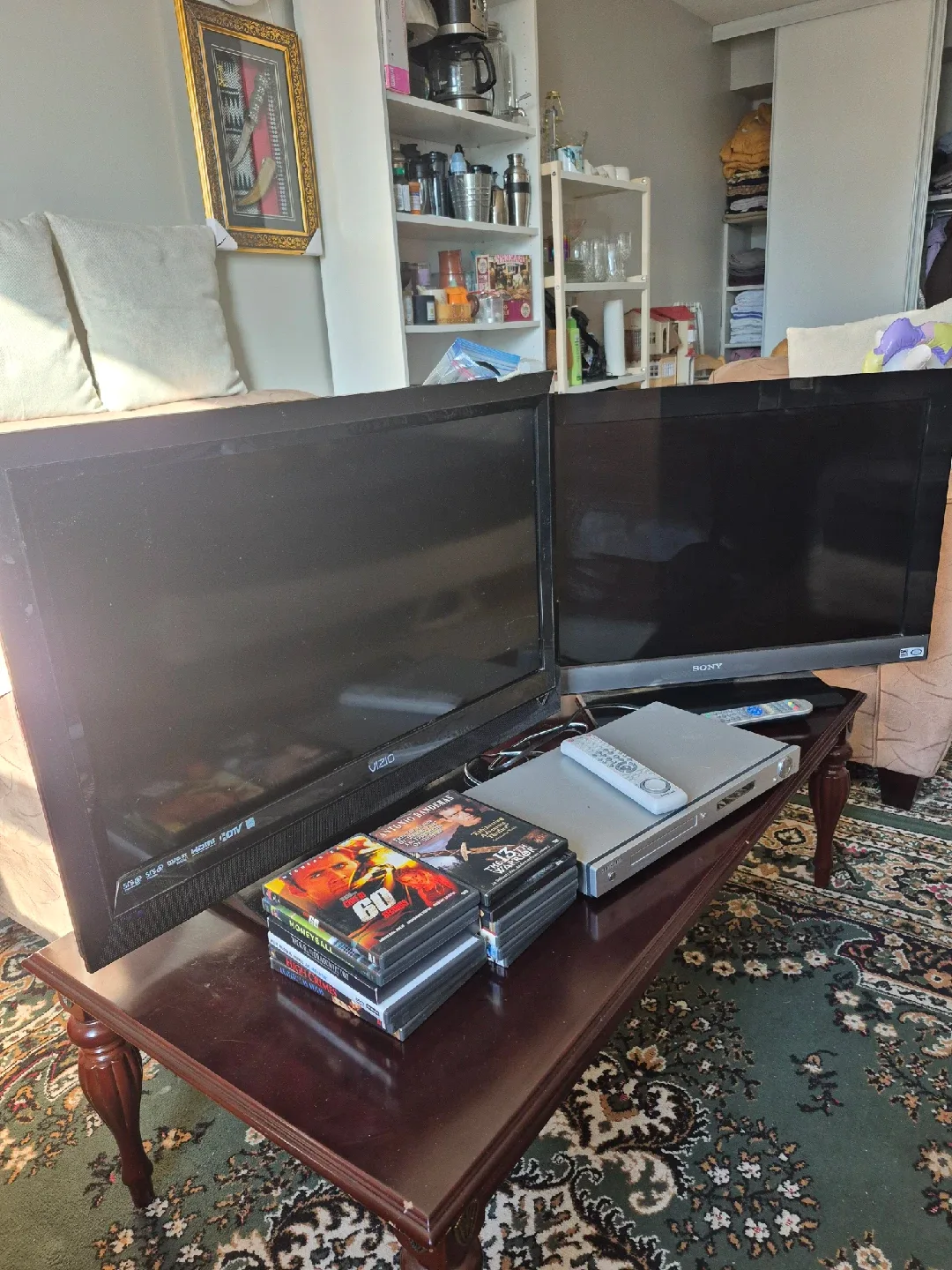 Vizio TV &Sony TV& DVD WITH 12 MOVIES  SELLING AS BUNDLE thumbnail