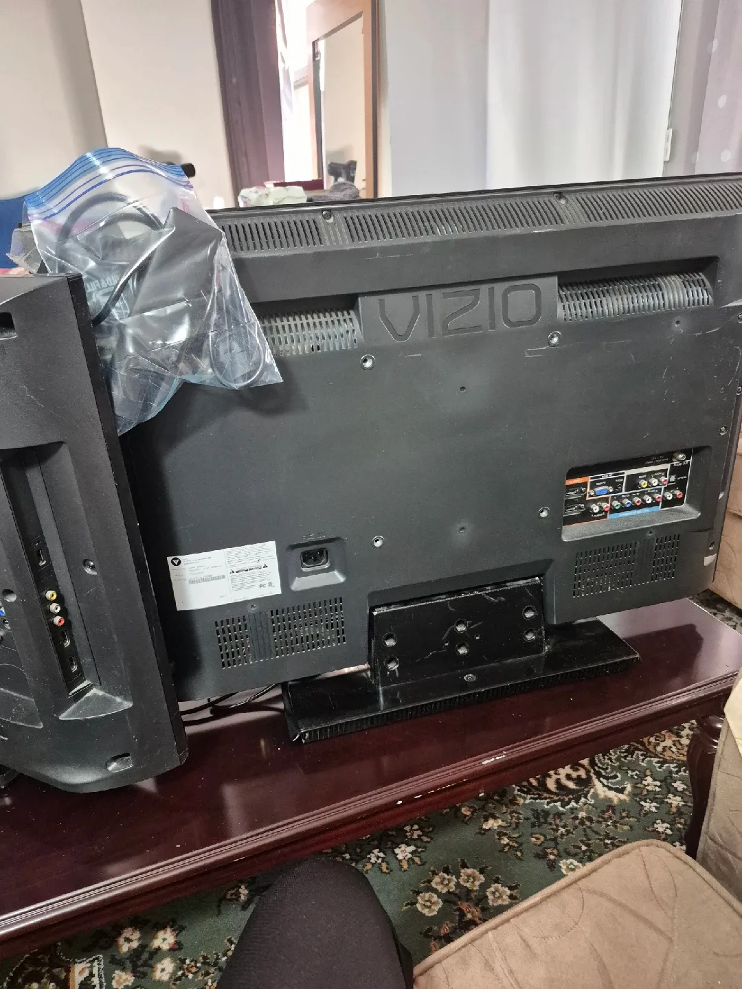 Vizio TV &Sony TV& DVD WITH 12 MOVIES  SELLING AS BUNDLE image indicator(3)