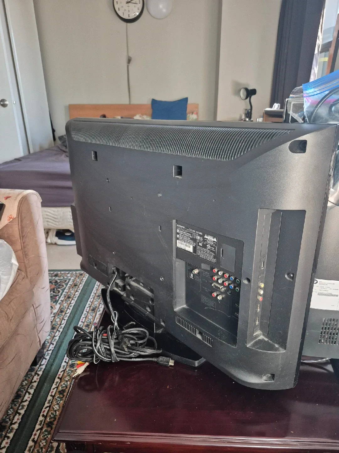 Vizio TV &Sony TV& DVD WITH 12 MOVIES  SELLING AS BUNDLE image indicator(4)