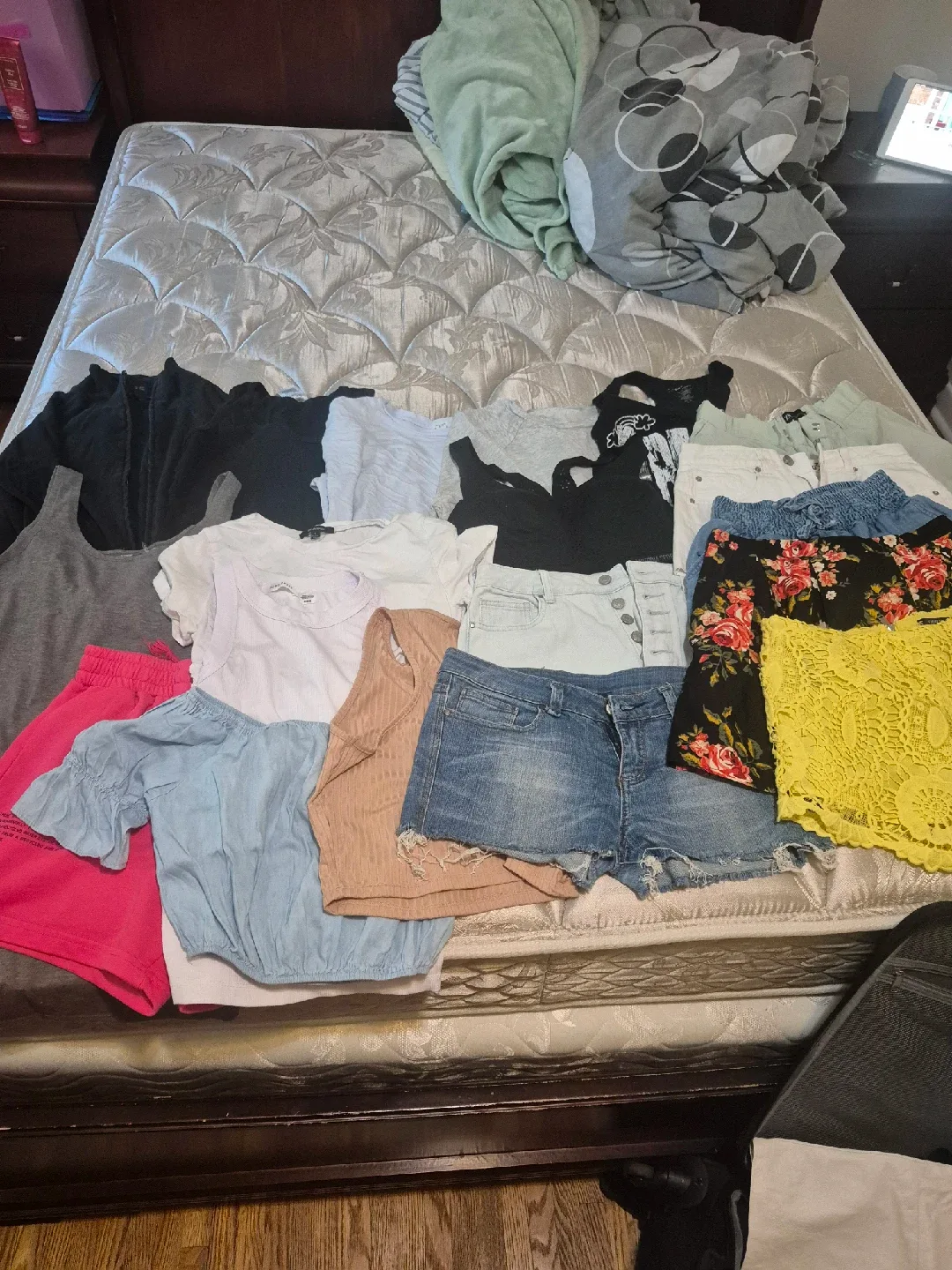 Mixed Clothing Lot - Various Brands & Styles image indicator(3)