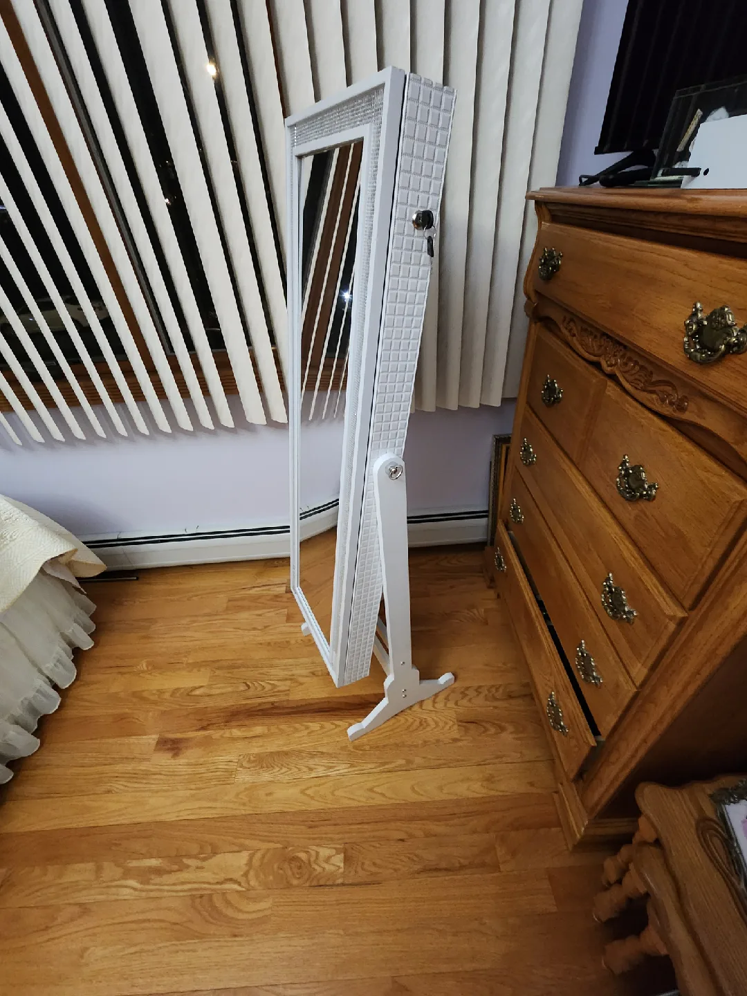 White Jewelry Armoire with Mirror image indicator(2)