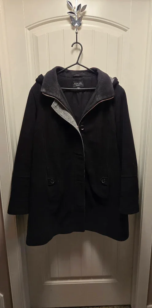 18W Black Hooded Wool Coat image indicator(3)