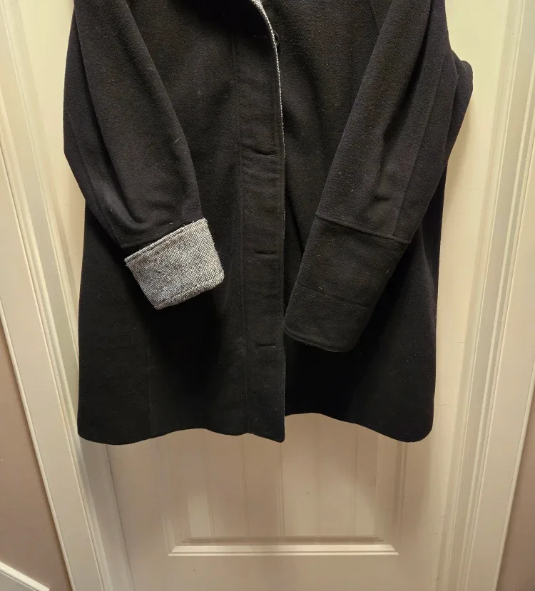 18W Black Hooded Wool Coat image indicator(5)