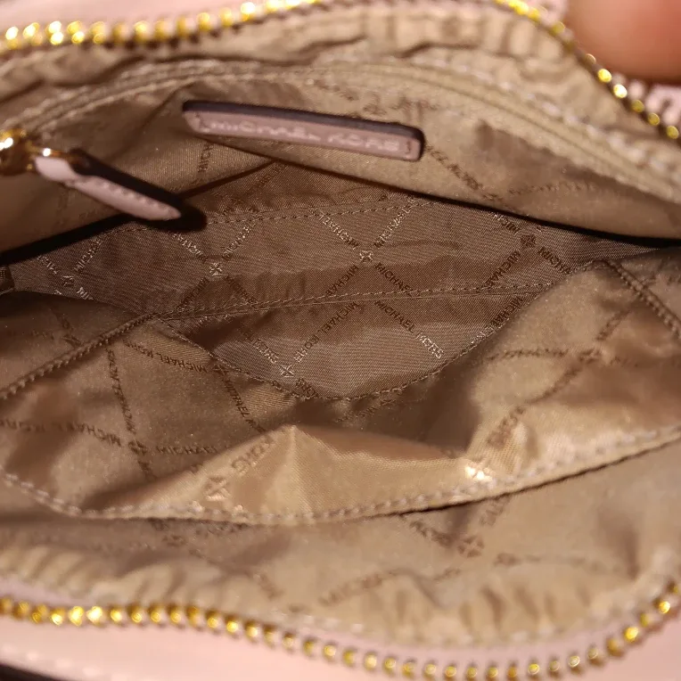 Michael Kors Crossbody Bag image indicator(3)