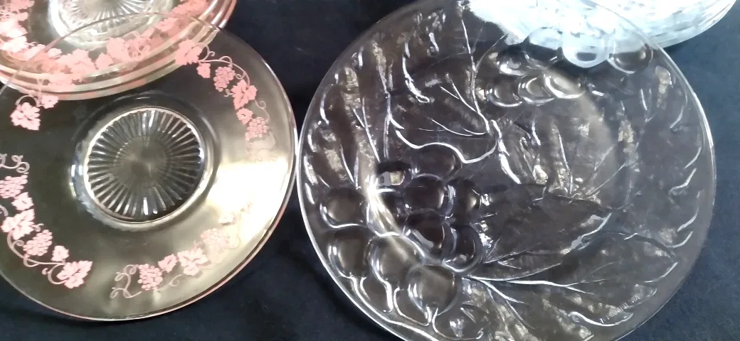 VINTAGE GLASS PLATES - 2 SETS  GRAPEVINE THEME image indicator(2)