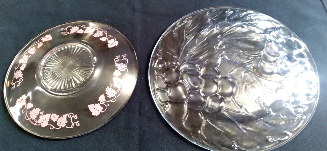 VINTAGE GLASS PLATES - 2 SETS  GRAPEVINE THEME image indicator(3)