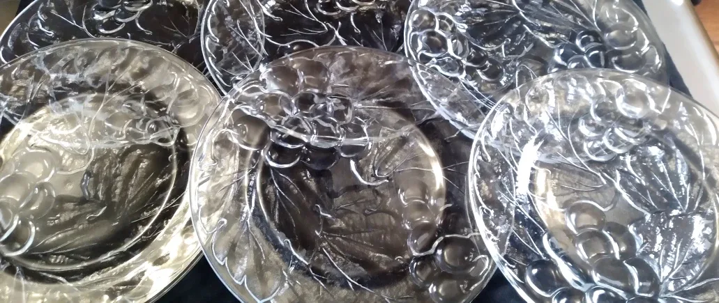 VINTAGE GLASS PLATES - 2 SETS  GRAPEVINE THEME image indicator(5)