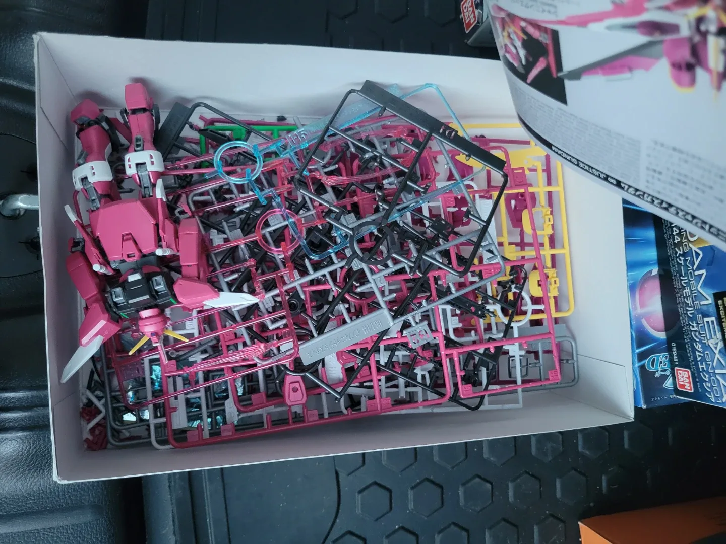 Gundam Model Kits - HG, RG, MG image indicator(9)